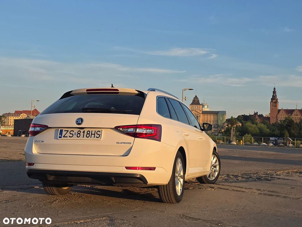 Skoda Superb 2.0 TDI Ambition DSG - 11