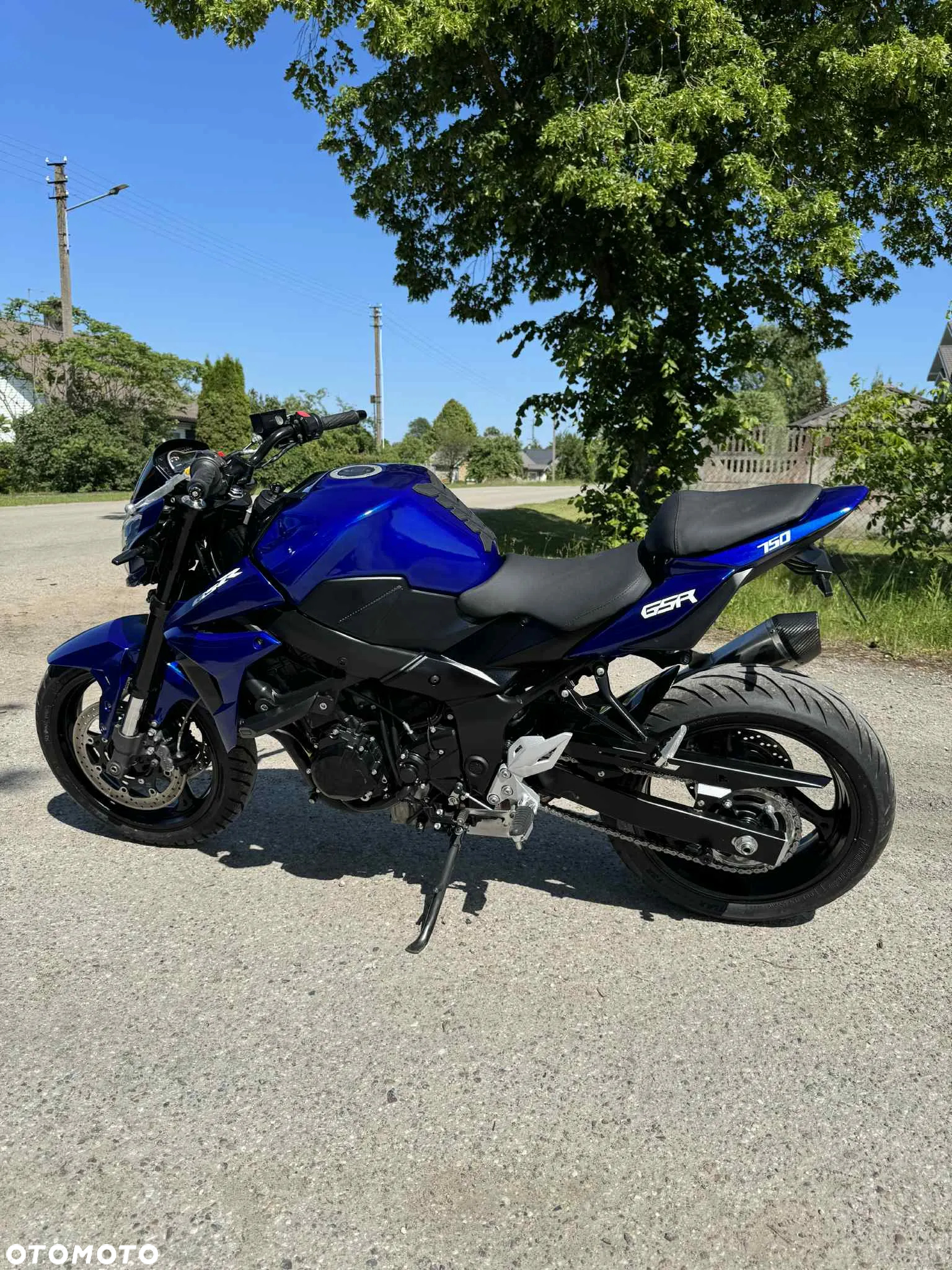 Suzuki GSR - 2