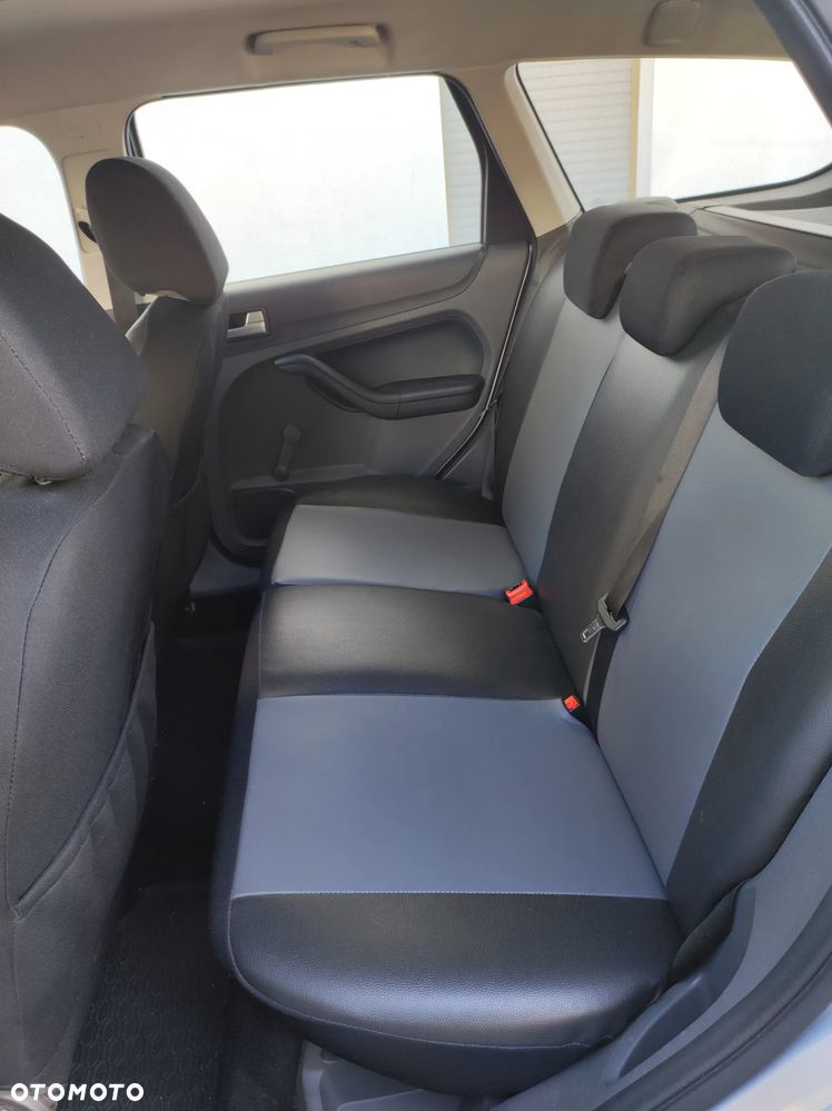 Ford Focus 1.6 16V Style - 10
