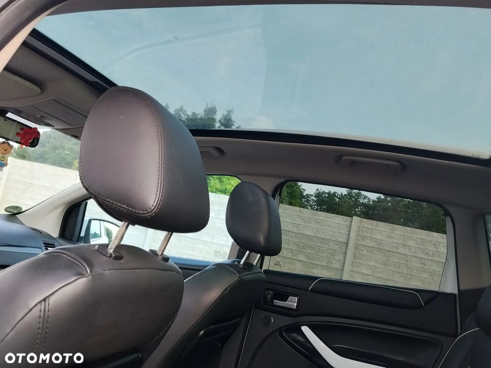 Ford Kuga - 12