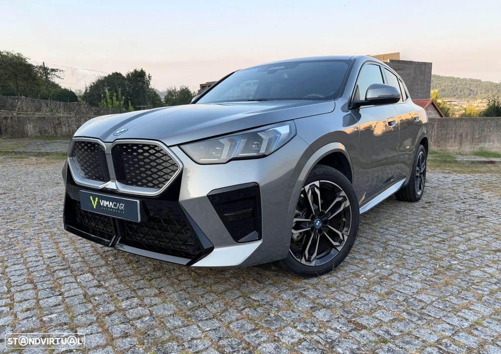 BMW iX2 eDrive20 Pack Desportivo M - 21