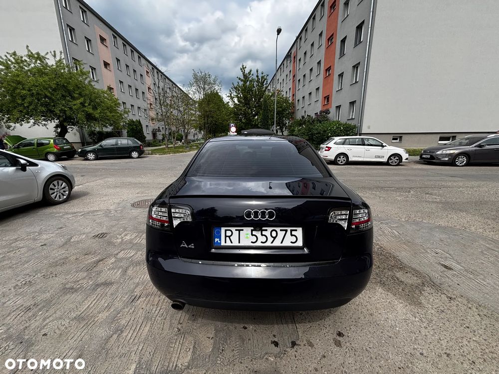 Audi A4 Limousine 1.6 - 5