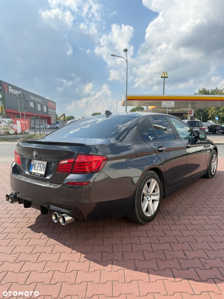 BMW Seria 5 528i Touring - 2