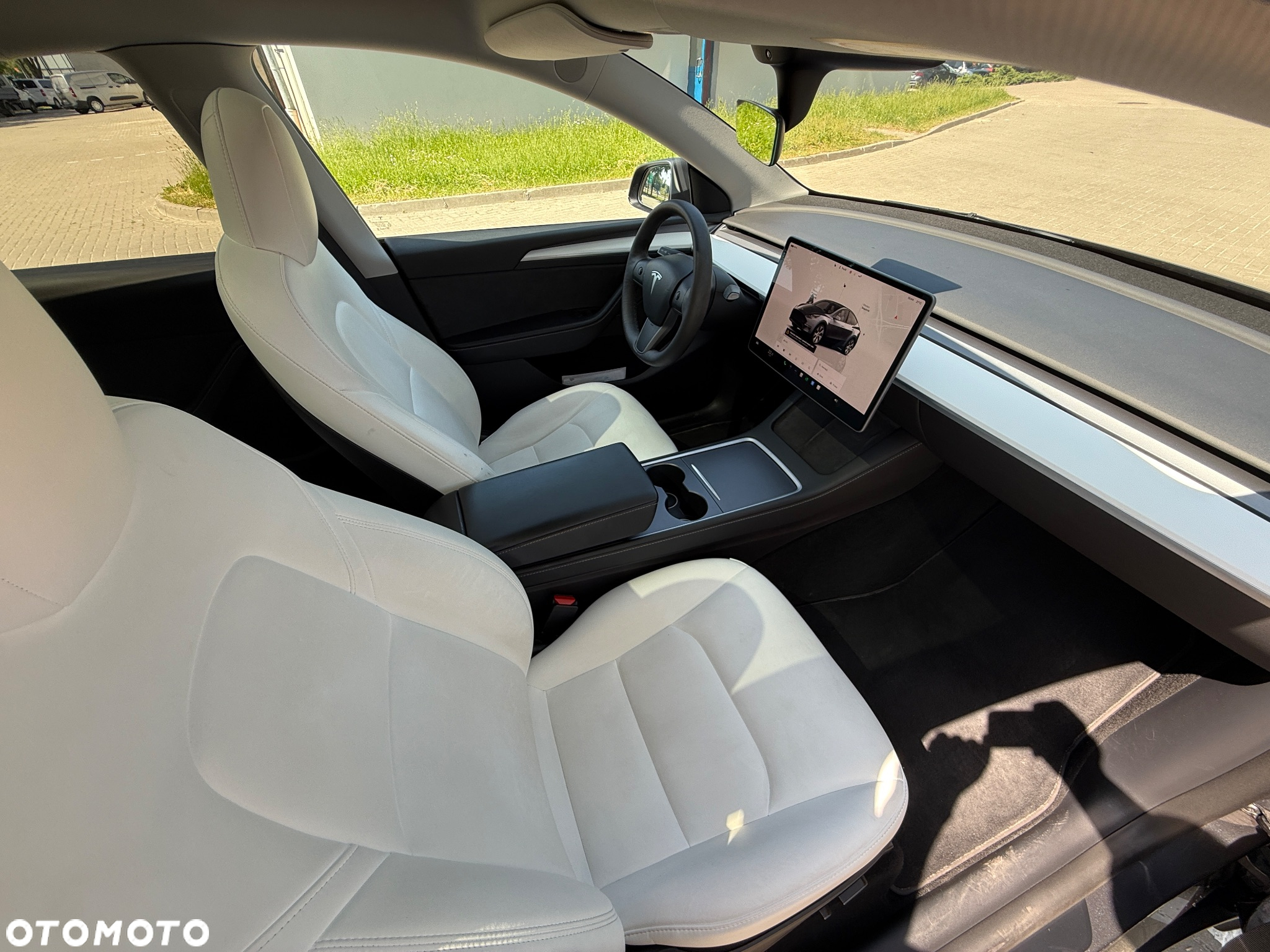Tesla Y Long Range AWD - 10