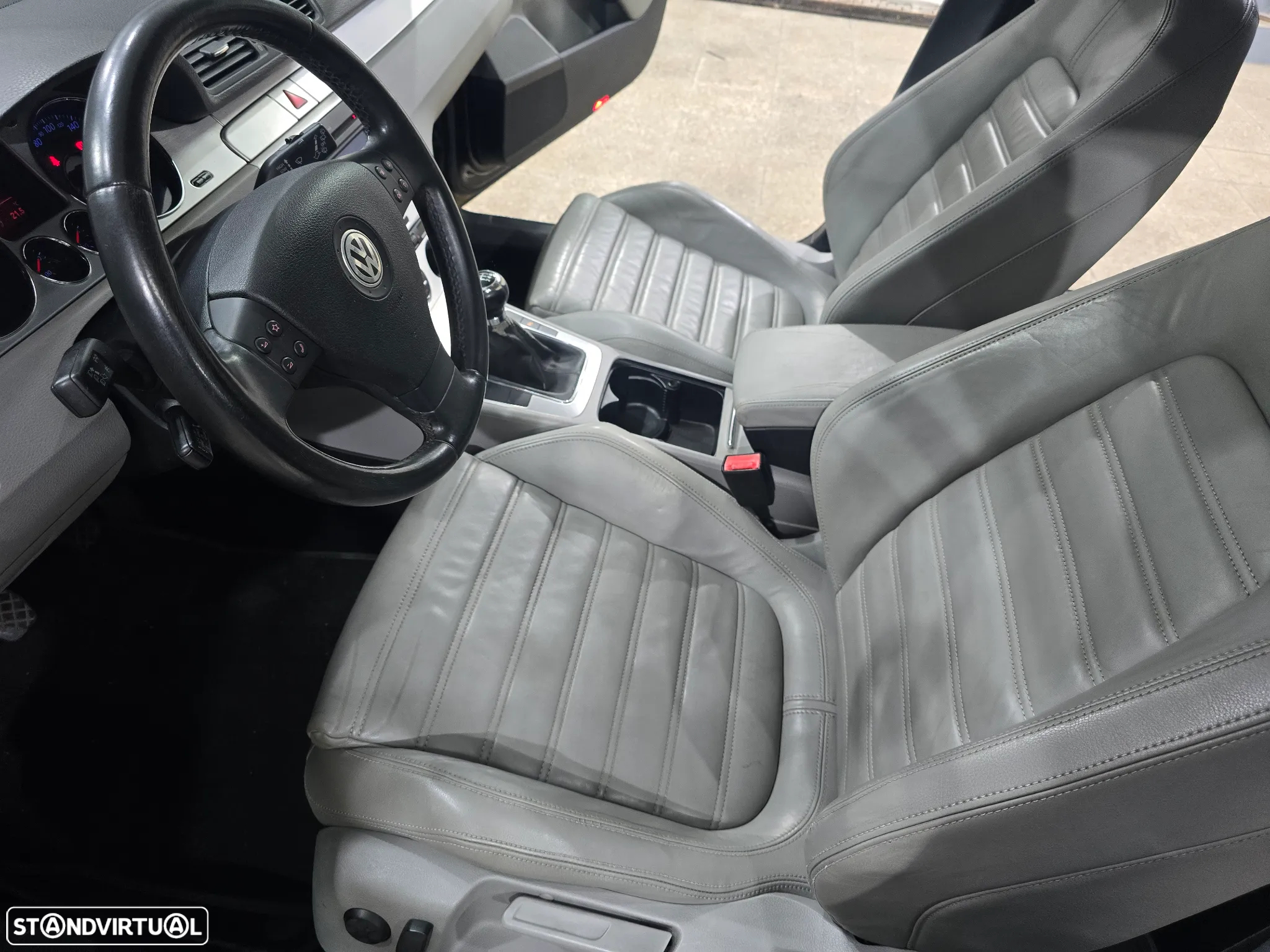 VW Passat Variant 1.8 TSI Highline - 23
