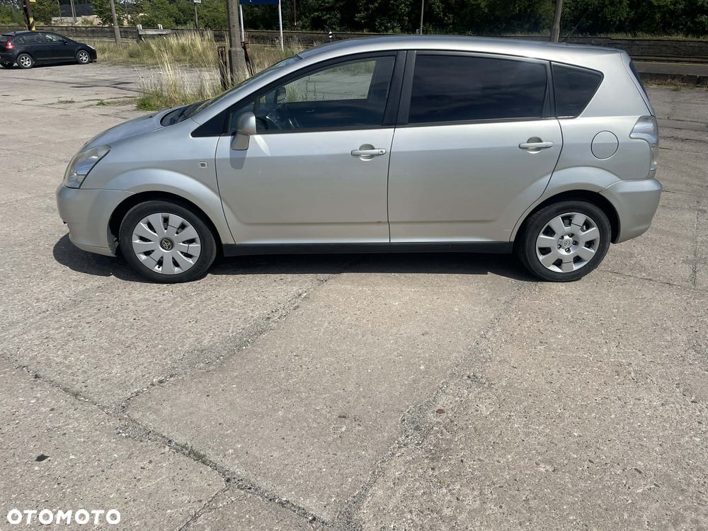 Toyota Corolla Verso 2.2 D-4D - 4