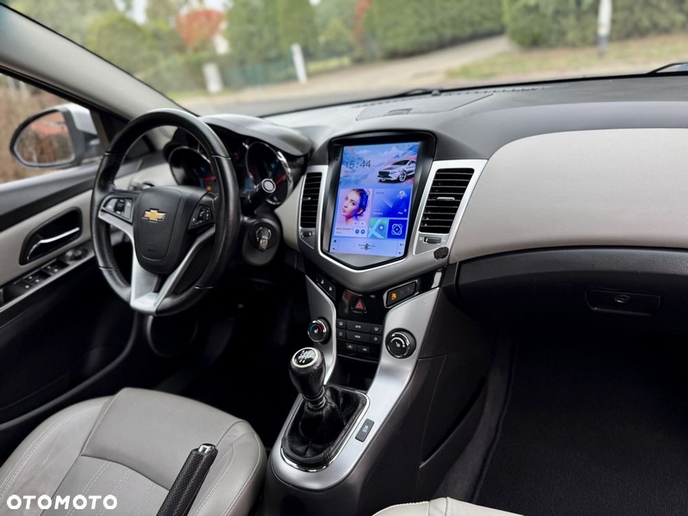 Chevrolet Cruze 1.8 LTZ+ - 33