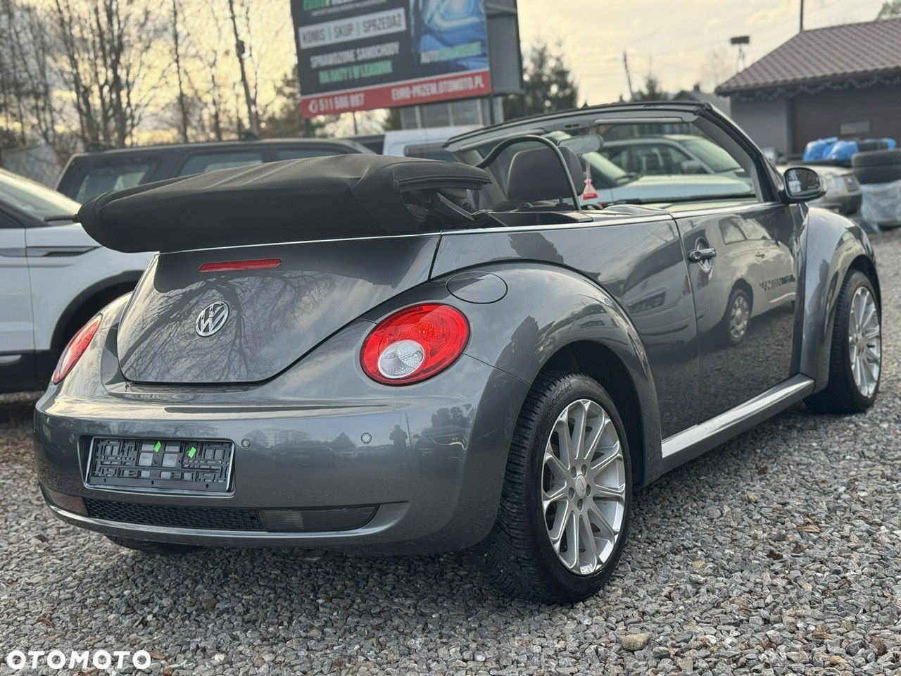 Volkswagen New Beetle - 4