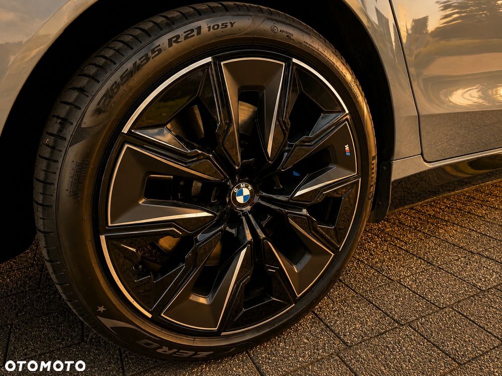 BMW Seria 7 M760e PHEV xDrive Individual Edition sport - 15