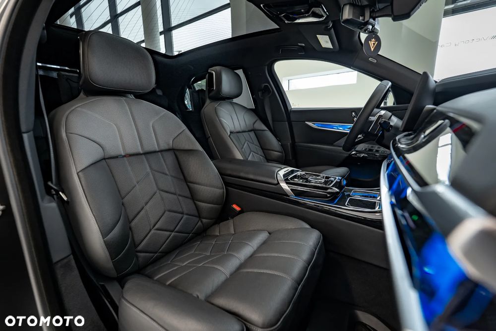 BMW Seria 7 740Li xDrive - 38