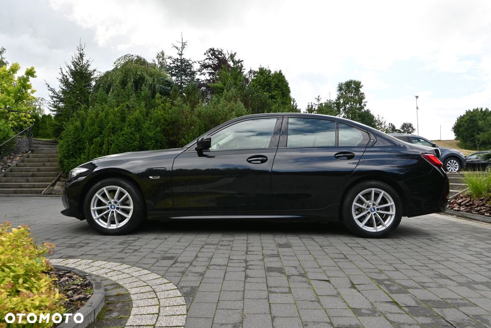 BMW Seria 3 320e Sport Line - 3