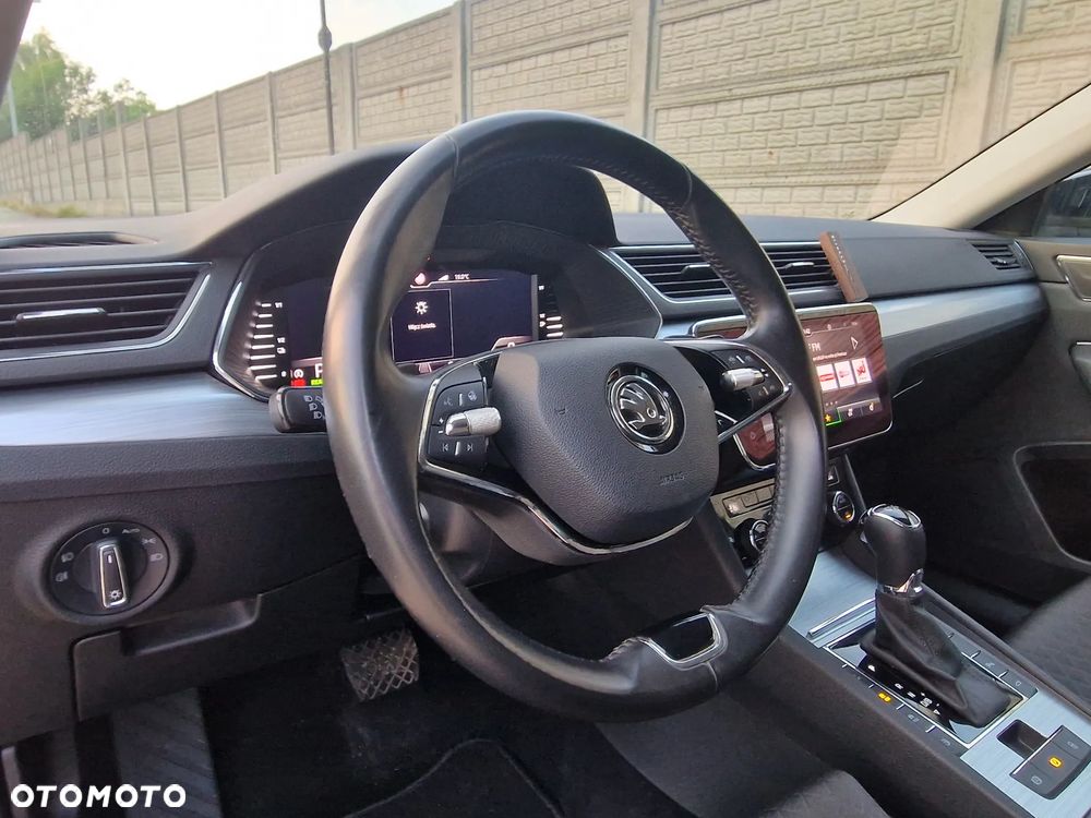 Skoda Superb ver-combi-1-4-tsi-iv-dsg-style - 9