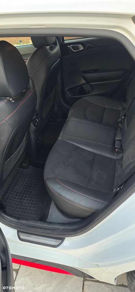 Kia ProCeed 1.6 T-GDI GT DCT - 11