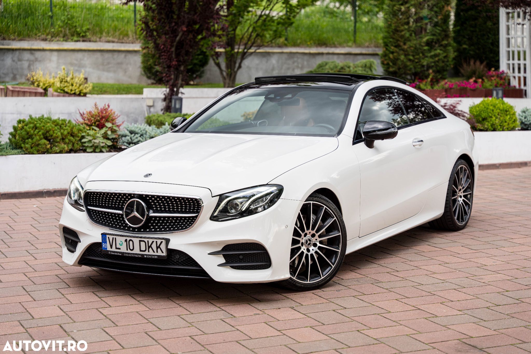 Mercedes-Benz E 300 Coupe 9G-TRONIC AMG Line - 1