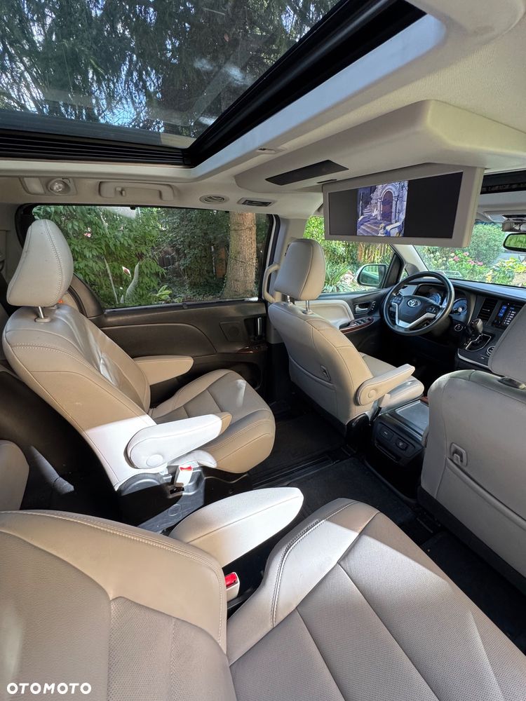 Toyota Sienna - 6