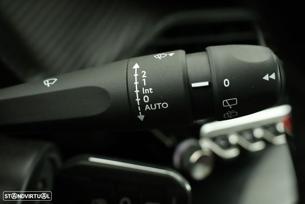 Peugeot 2008 1.2 PureTech Allure - 18