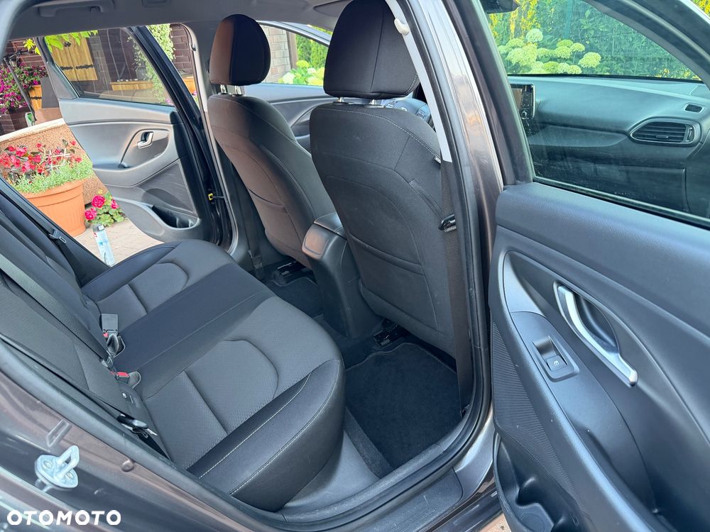 Hyundai i30 1.6 D Comfort - 25