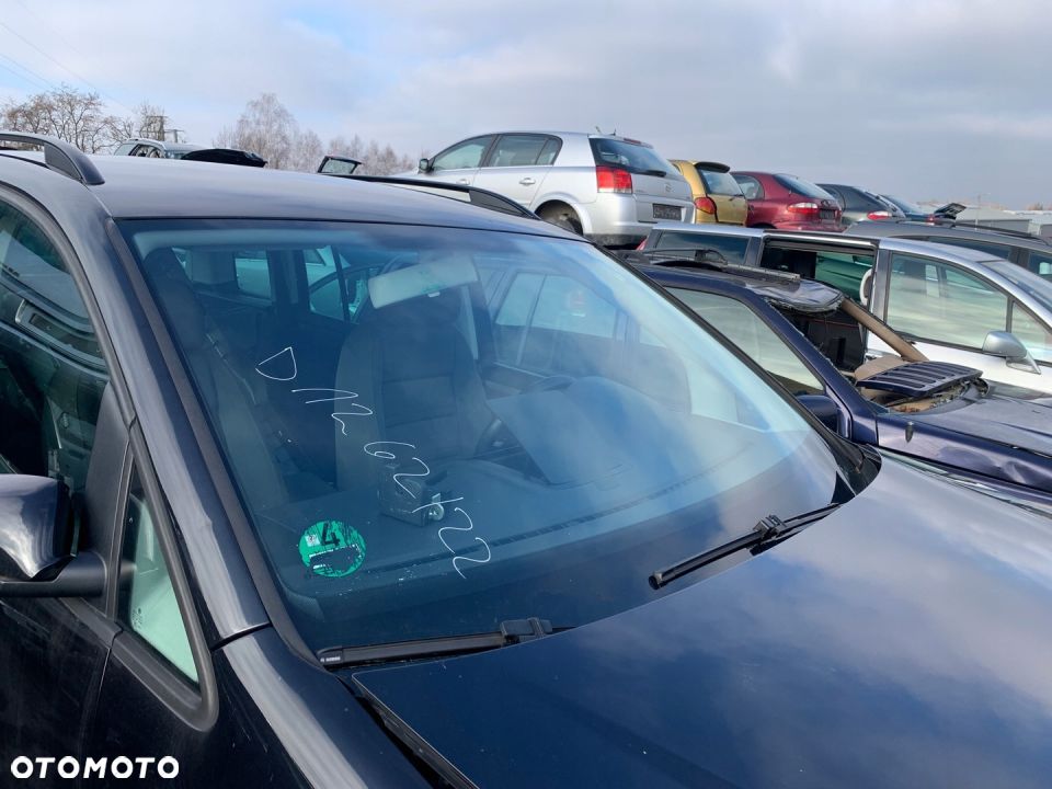 VW Touran 2.0 TDI Szyba czołowa - 2