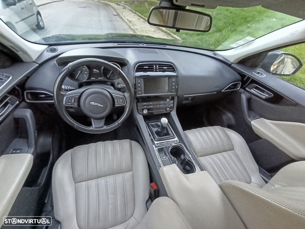 Jaguar F-Pace 2.0 i4D Prestige - 12