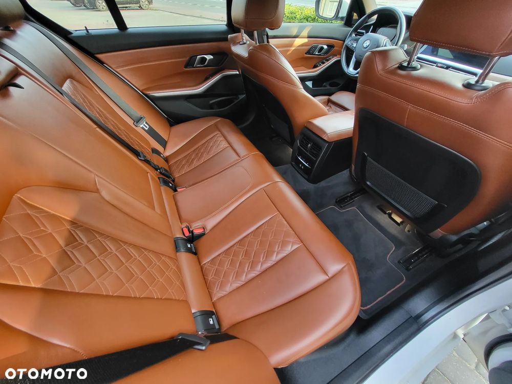 BMW Seria 3 318d Sport Line - 25