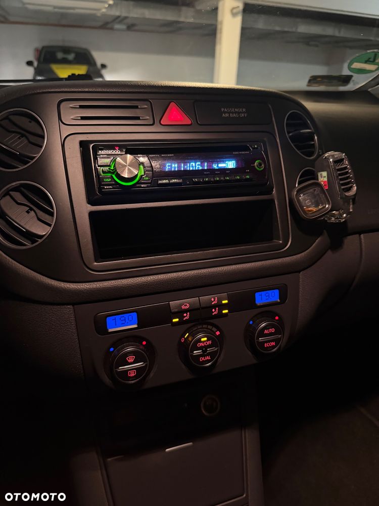 Volkswagen Golf 1.6 FSI Trendline - 12