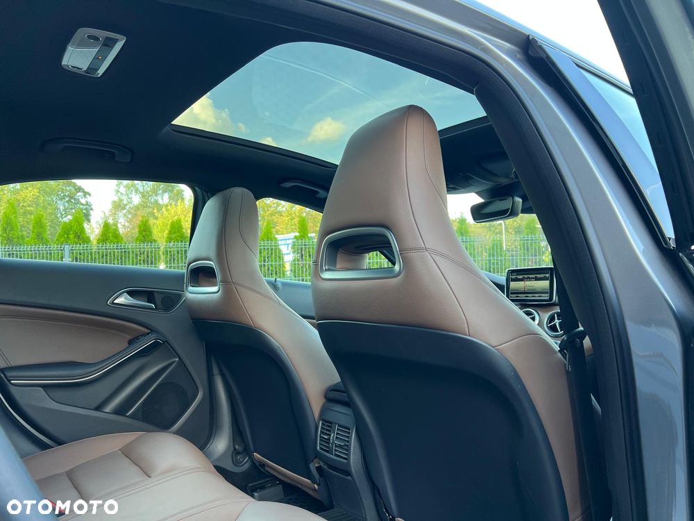 Mercedes-Benz Klasa A 250 4Matic 7G-DCT - 31