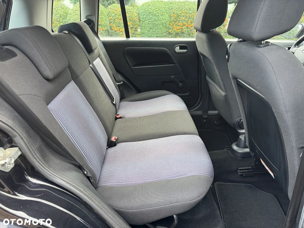 Ford Fusion - 36