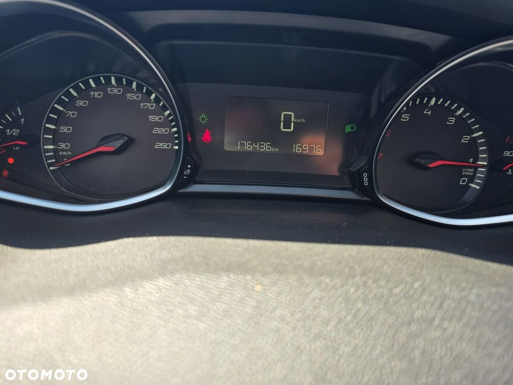 Peugeot 308 2016