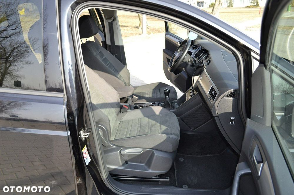 Volkswagen Touran - 35