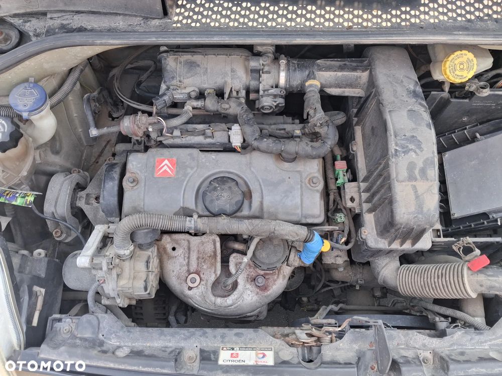 Citroen C2 silnik 1.1 60KM HFX skrzynia biegów sprzęgło drzwi klapa błotnik zderzak błotnik maska lusterko lakier EXYB czarny lewarek wybierak stacyjka sterownik moduł wiązka zbiorniczek alternator rozrusznik maglownica przepływomierz wąż przewód obudowa osłona atrapa podszybie mechanizm silniczek głośnik radio konsola wyświetlacz zegary moduł komfortu szyba mcperson amortyzator sprężyna sanki wahacz tłumik wydech kolektor zacisk hamulcowy pompa pompka ABS półoś podsufitka przysłonka lampa fotele panel sterowania klimatyzacji wykładzina kierownica manetki zwijak Air bag schowek konsola zamek klamka wspomaganie boczek pas przedni chłodnica NA CZĘŚCI wszystkie części - 8