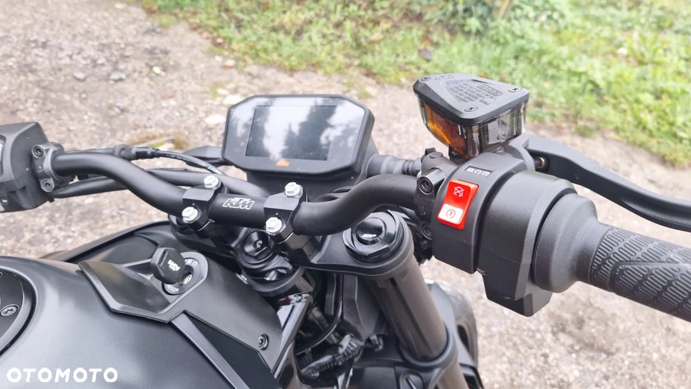 KTM DUKE 890 - 33