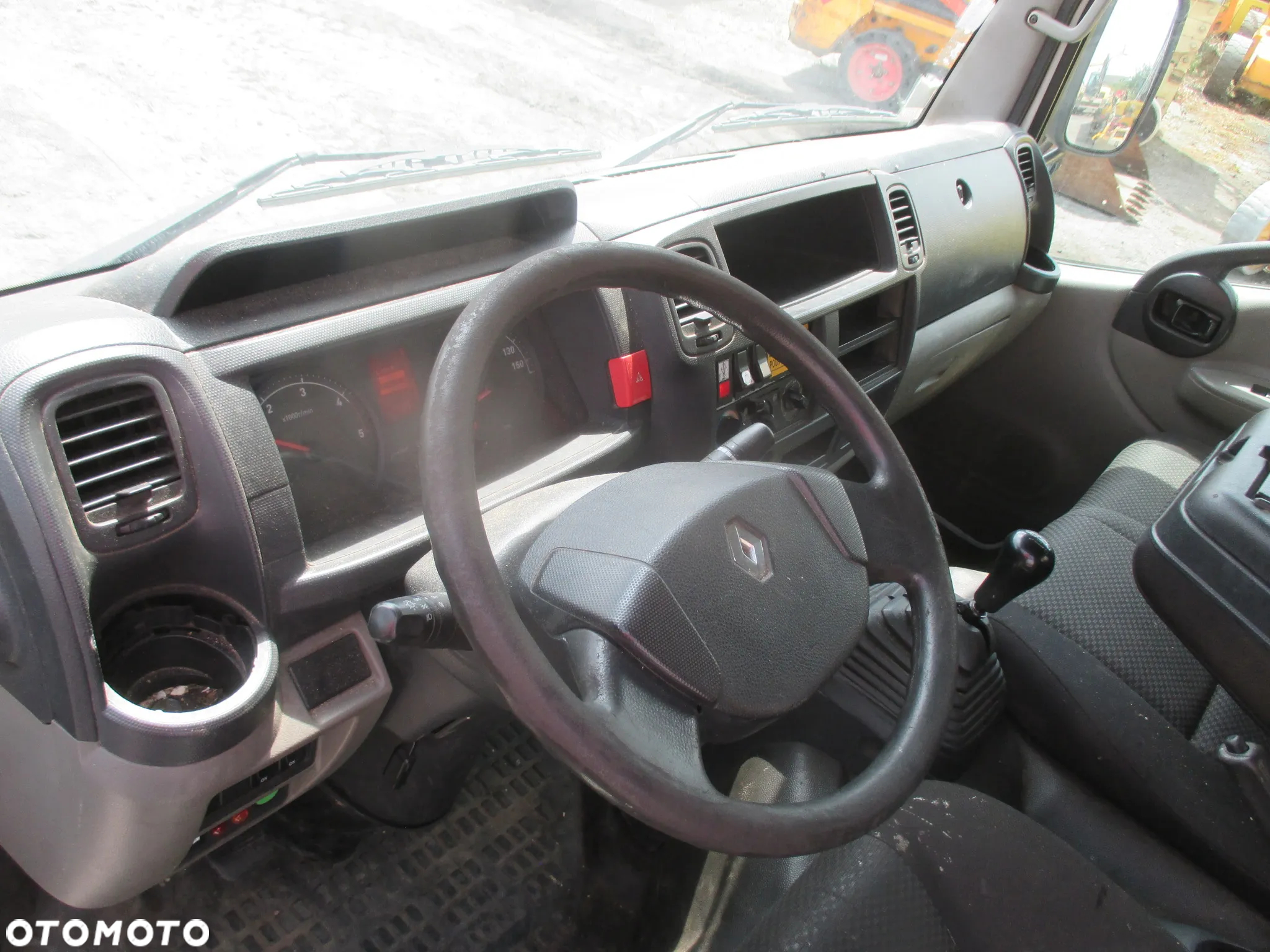 Renault Maxity - 11