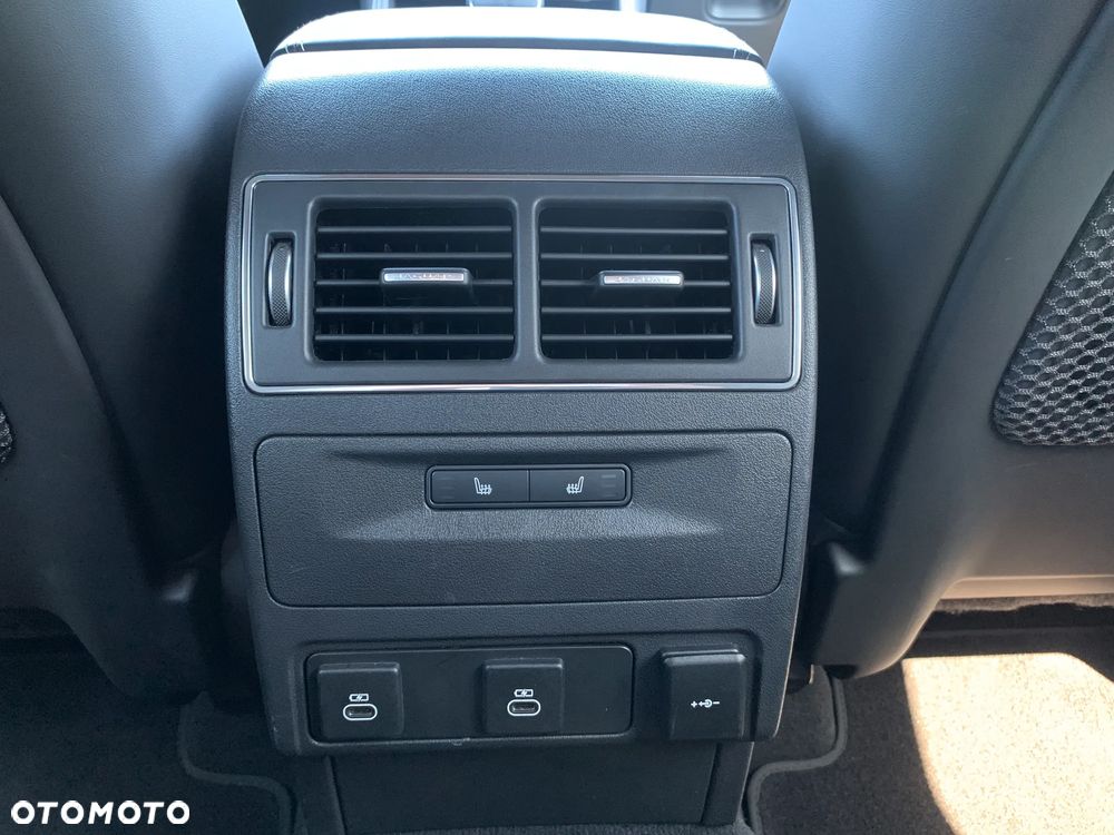 Jaguar F-Pace 2.0 P250 mHEV AWD R-Dynamic HSE - 19