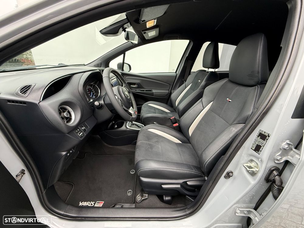 Toyota Yaris 1.5 HSD GR Sport - 18