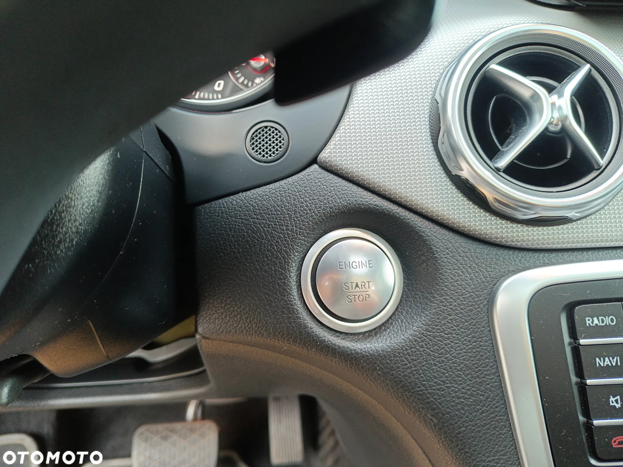 Mercedes-Benz GLA 200 7G-DCT UrbanStyle Edition - 27