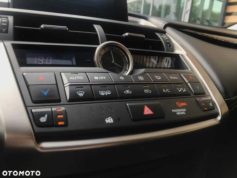 Lexus NX 300h Elite AWD - 27