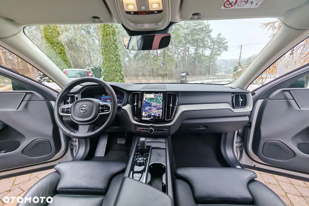 Volvo XC 60 B4 D AWD Plus Dark - 9