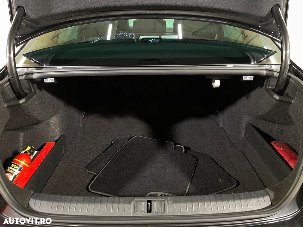 Volkswagen Passat 2.0 TDI DSG Highline - 15