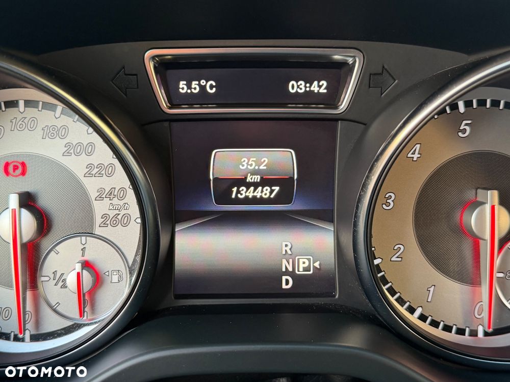 Mercedes-Benz GLA 200 7G-DCT - 20