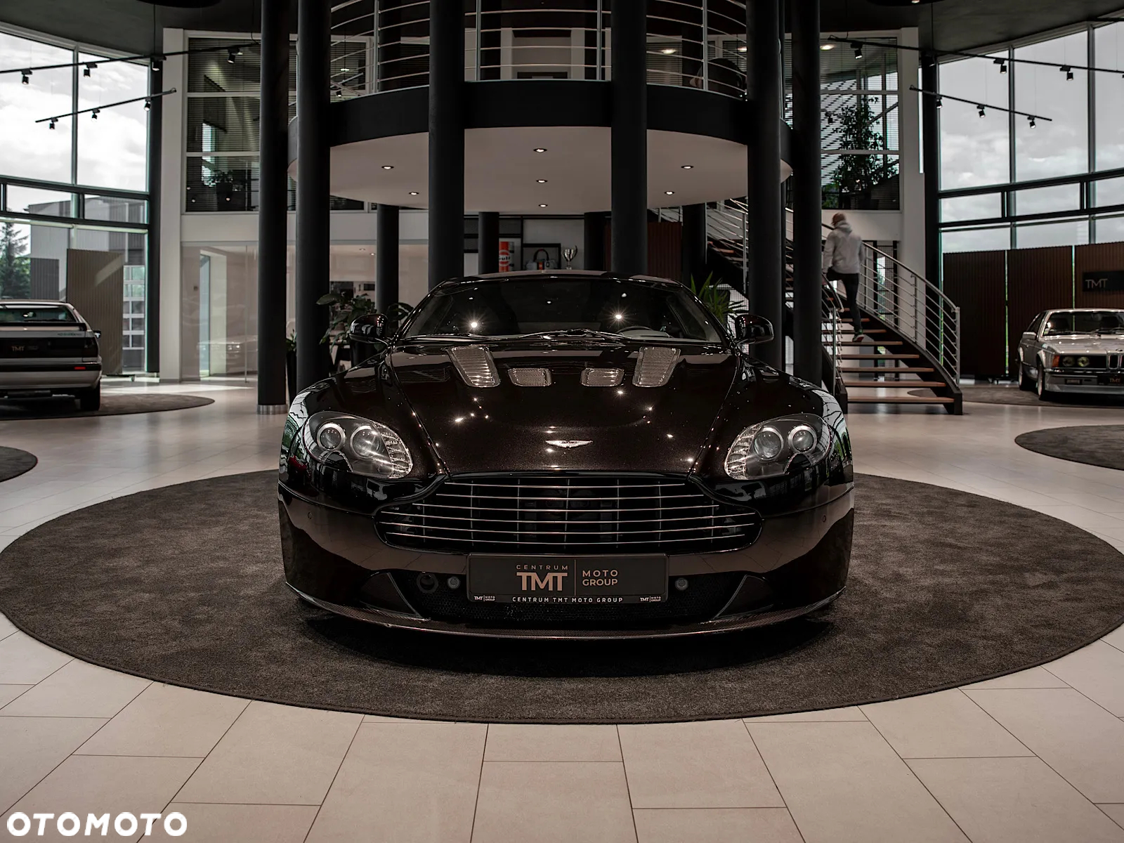 Aston Martin V12 Vantage - 2