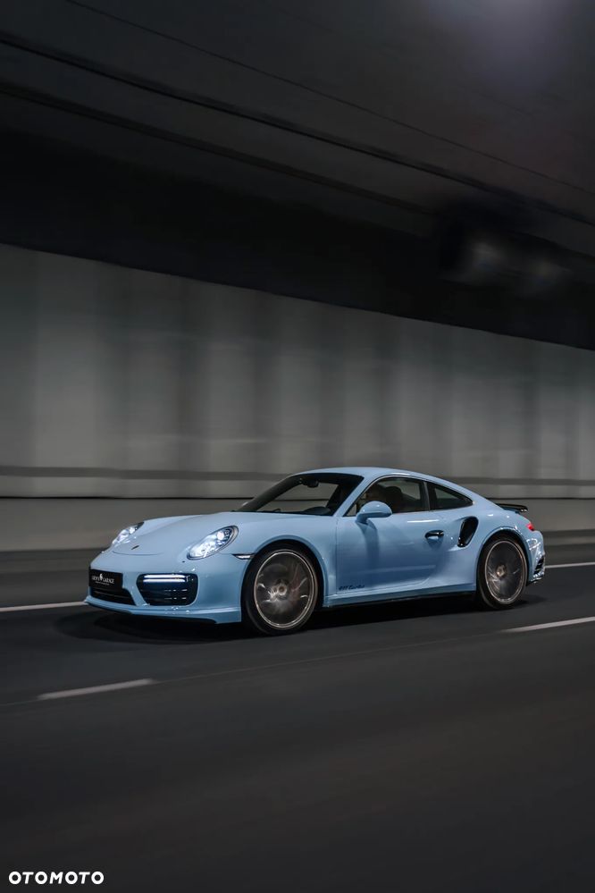 Porsche 911 Turbo - 1