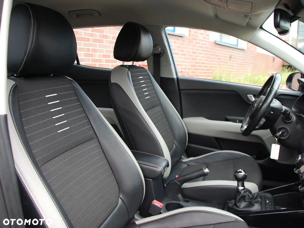 Kia Stonic 1.2 L - 8