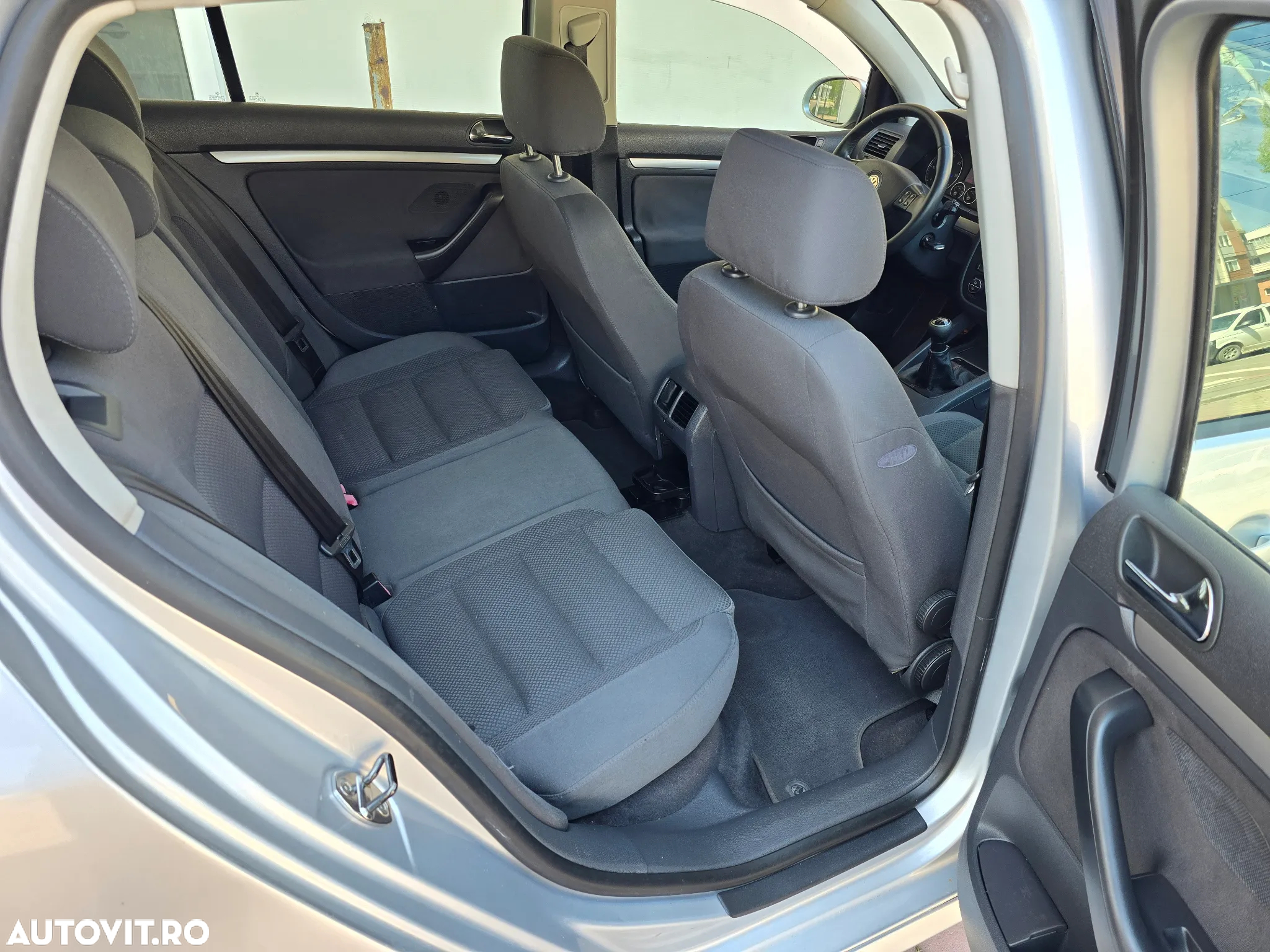 Volkswagen Golf - 10