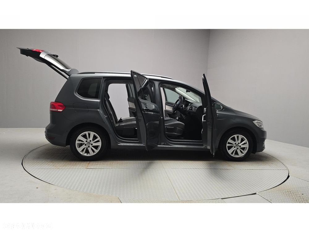 Volkswagen Touran - 13