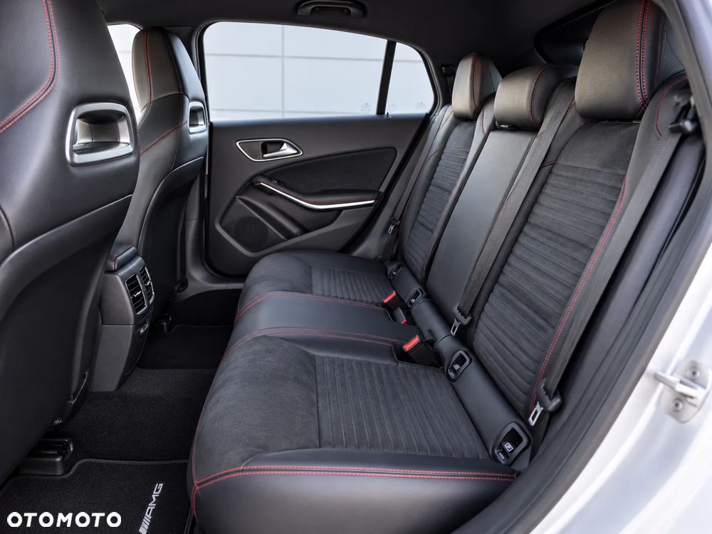 Mercedes-Benz CLA 220 4-Matic - 16