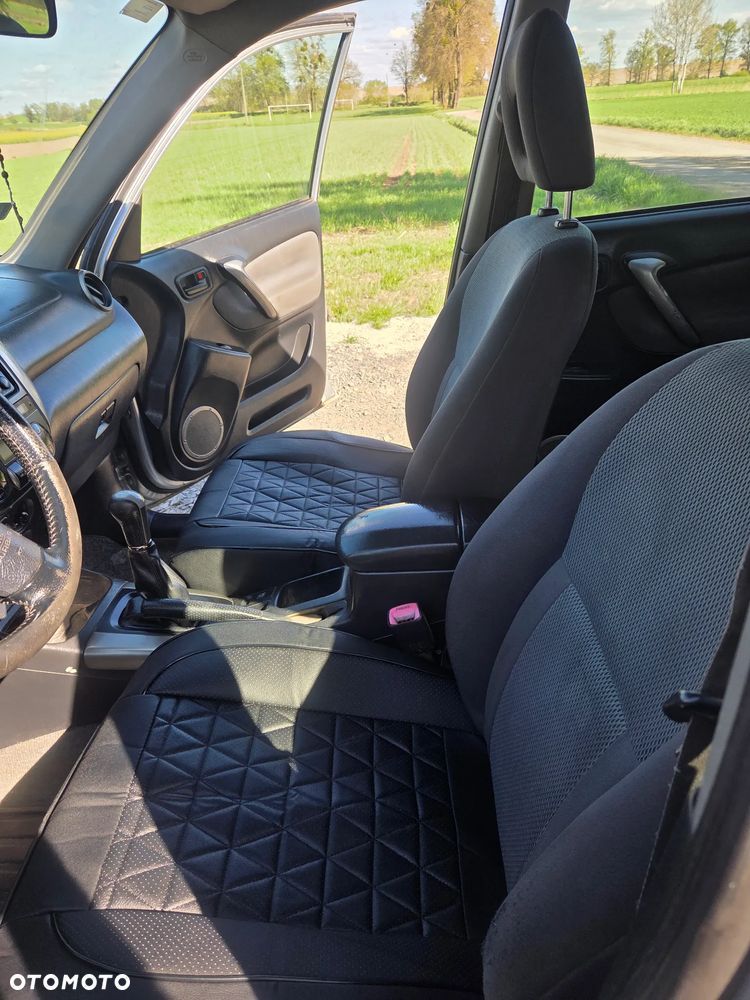 Toyota RAV4 2.0 D-4D 4x4 - 5