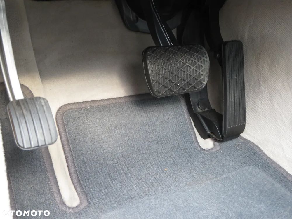 Mercedes-Benz Klasa E 320 Elegance - 23