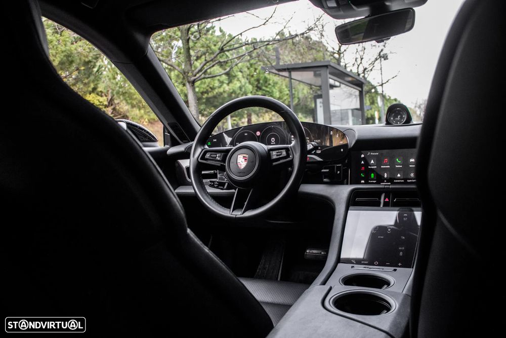 Porsche Taycan Cross Turismo 4 - 38