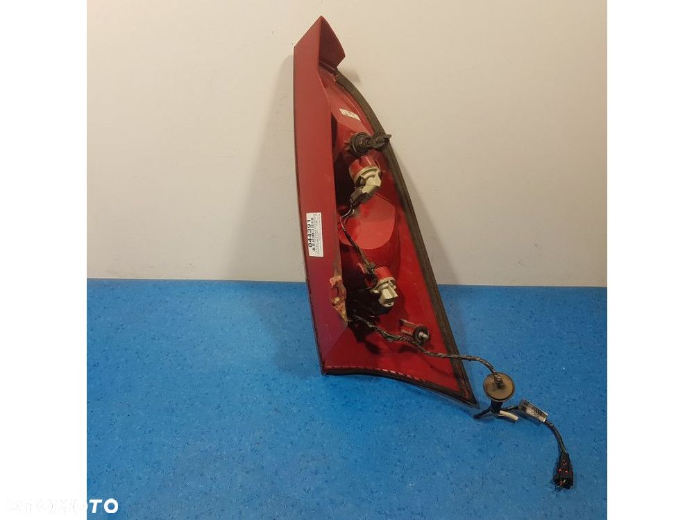 FORD FOCUS MK1 HB 5D LAMPA TYŁ PRAWA ZEWNĘTRZNA - 2