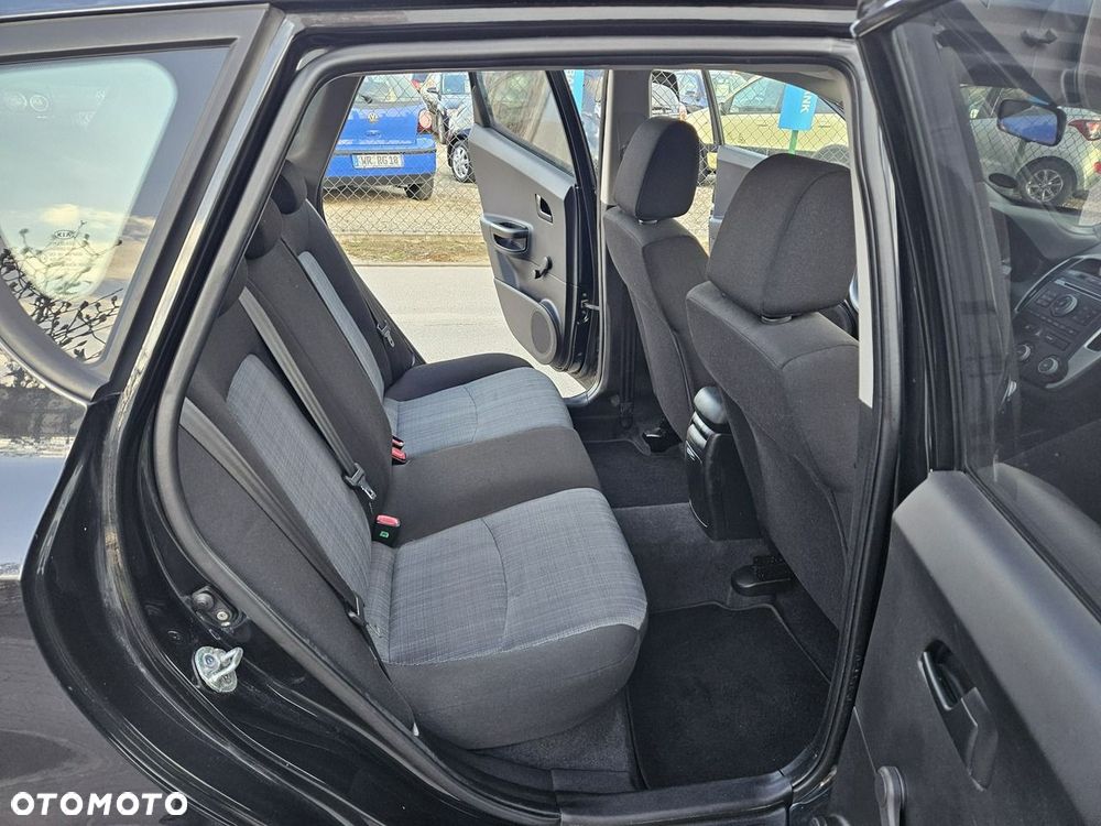 Kia Ceed - 11